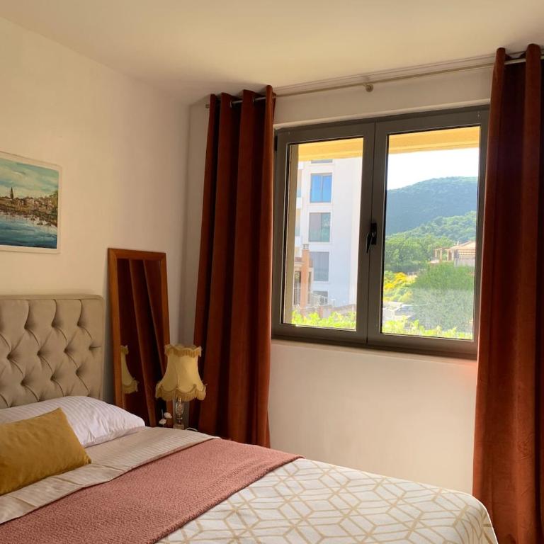 Becici Sunset with a pool - Three-Bedroom Apartment - 62