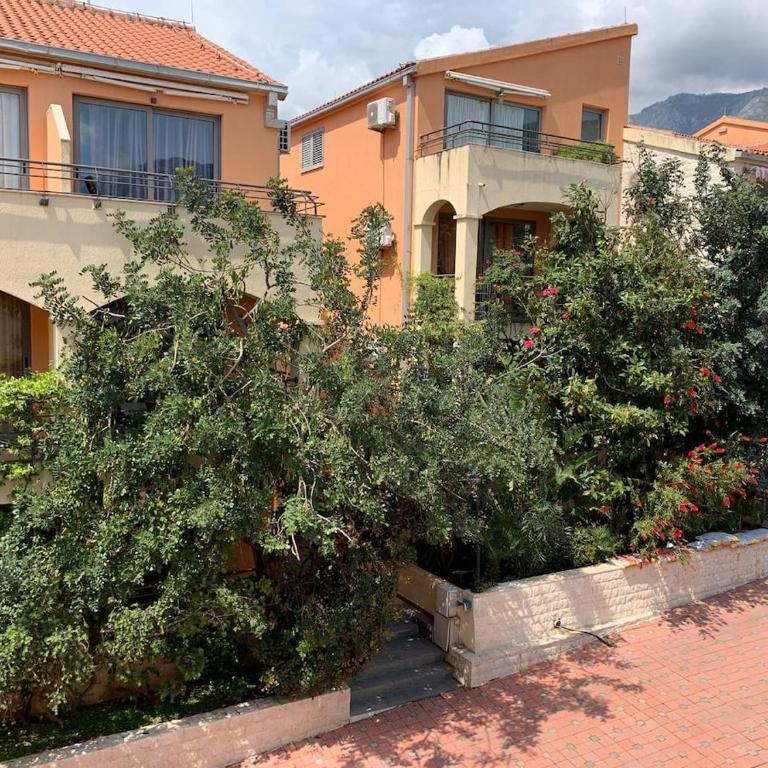 Becici Sunset with a pool - Three-Bedroom Apartment - 65