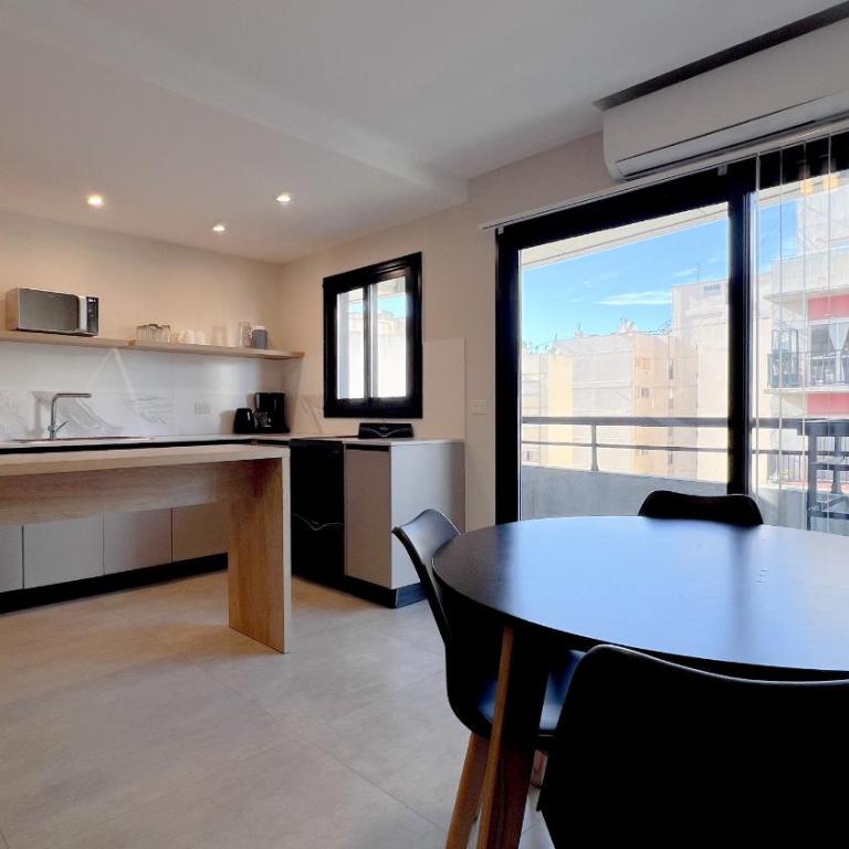 Las Heras 2B - Depto para 4 personas a cuadras del mar con cochera en zona Guemes, Mar del Plata - Hola Sur - Apartamento de 1 dormitorio - 1