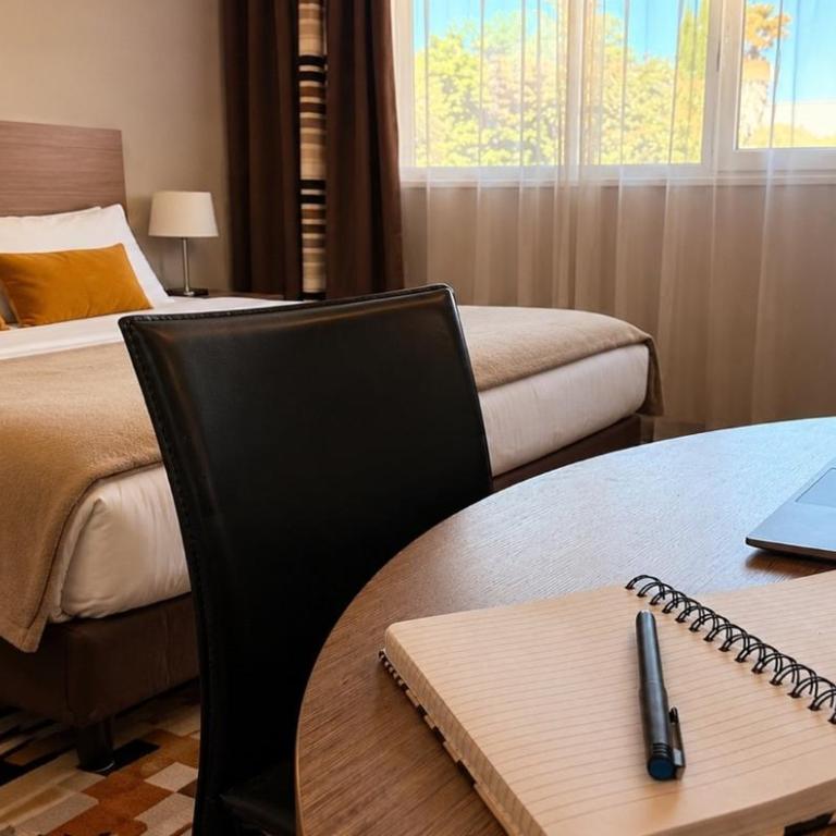 Forme-hotel & Spa Montpellier Sud-Est - Parc Expositions - Arena - Chambre Triple Familiale 2 Chambres (2 Adultes + 1 Enfant) - 1