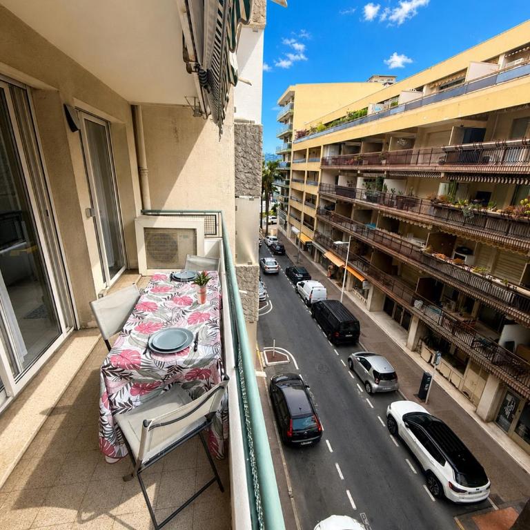 Impeccable 3 pièces -Clim -2 terrasses ,la plage à 50m Juan les pins proche Cannes - Two-Bedroom Apartment - 13