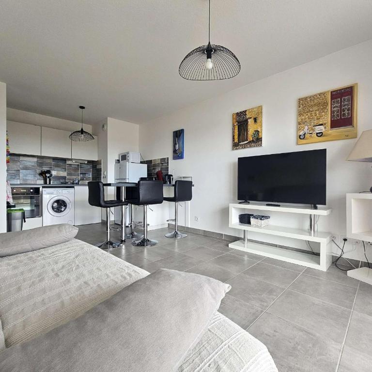 Appartement T2 avec balcon, parking privé, wifi - Balaruc-les-Bains - FR-1-553-204 - Apartamento - 2