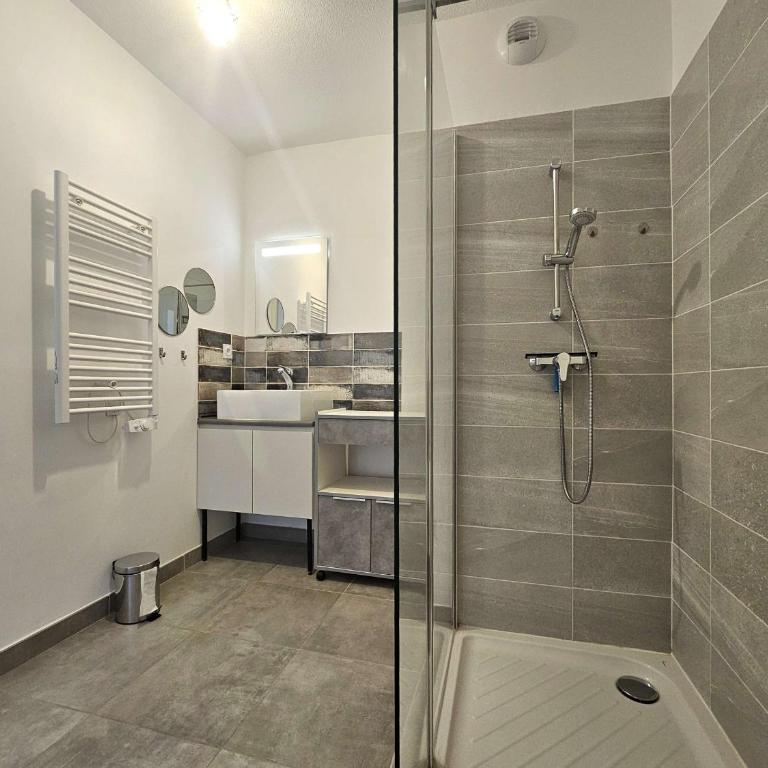 Appartement T2 avec balcon, parking privé, wifi - Balaruc-les-Bains - FR-1-553-204 - Apartamento - 11