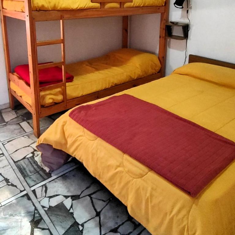 Hostel Megaró - Habitación Triple con baño privado - 10