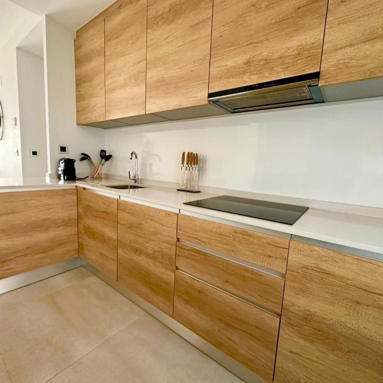 Sunset Waves Breeze - Two-Bedroom Apartment with Sea View - 17