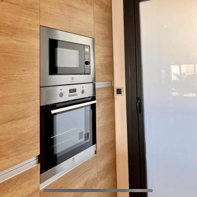 Sunset Waves Breeze - Two-Bedroom Apartment with Sea View - 16