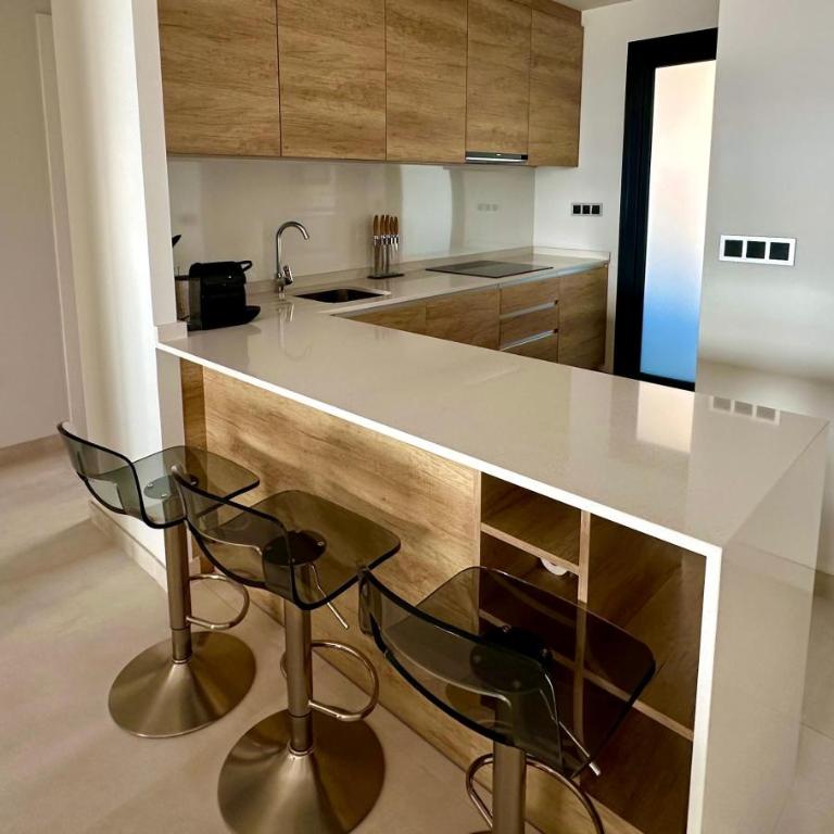Sunset Waves Breeze - Two-Bedroom Apartment with Sea View - 15