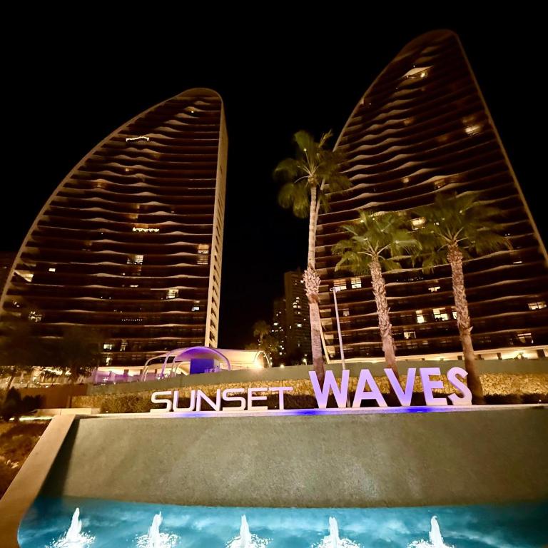 Sunset Waves Breeze - Two-Bedroom Apartment with Sea View - 26