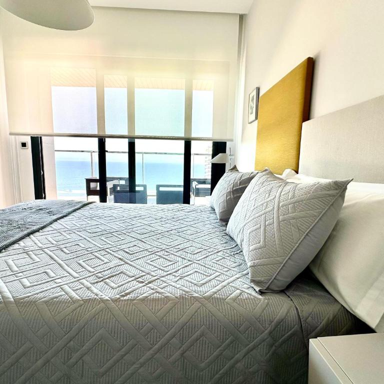 Sunset Waves Breeze - Two-Bedroom Apartment with Sea View - 10