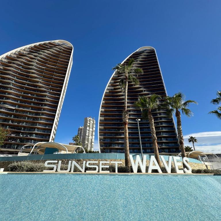 Sunset Waves Breeze - Two-Bedroom Apartment with Sea View - 2