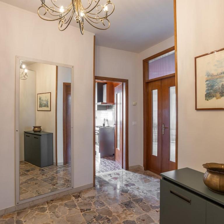 Desenzano Walk to Center and Station - Three-Bedroom Apartment - 7