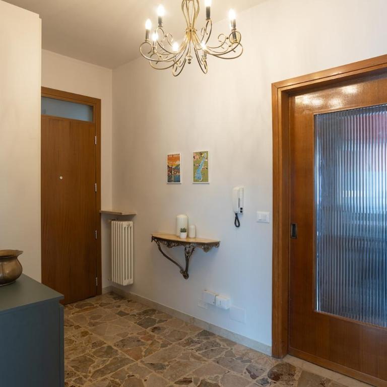 Desenzano Walk to Center and Station - Three-Bedroom Apartment - 10