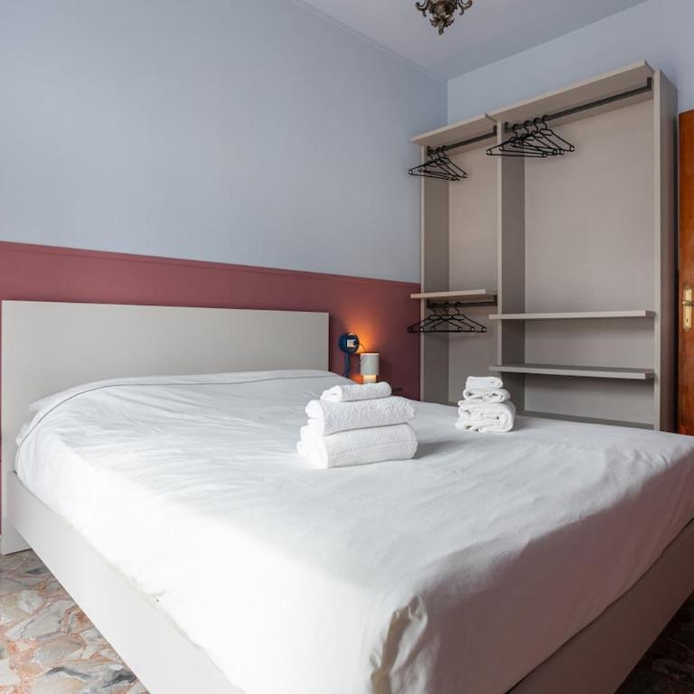 Desenzano Walk to Center and Station - Three-Bedroom Apartment - 21