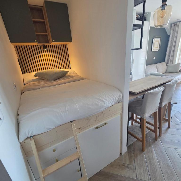 Cap Esterel Appart T2 Vue Mer Climatisé 4-5 personnes - Proche Plage et Commerces avec jardin, Parking gratuit, WiFi, 5 acces piscine - - Appartement 2 Chambres - Vue sur Mer - 10