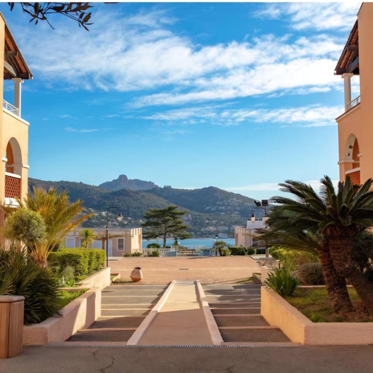 Cap Esterel Appart T2 Vue Mer Climatisé 4-5 personnes - Proche Plage et Commerces avec jardin, Parking gratuit, WiFi, 5 acces piscine - - Appartement 2 Chambres - Vue sur Mer - 24
