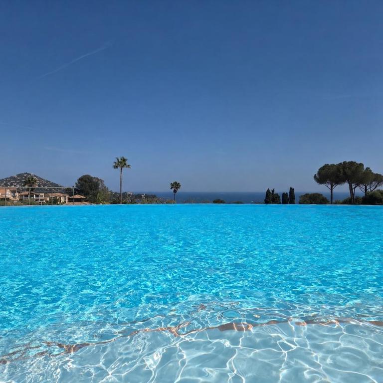 Cap Esterel Appart T2 Vue Mer Climatisé 4-5 personnes - Proche Plage et Commerces avec jardin, Parking gratuit, WiFi, 5 acces piscine - - Appartement 2 Chambres - Vue sur Mer - 17