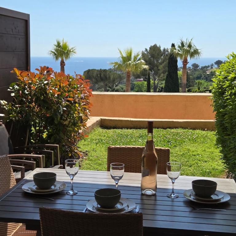 Cap Esterel Appart T2 Vue Mer Climatisé 4-5 personnes - Proche Plage et Commerces avec jardin, Parking gratuit, WiFi, 5 acces piscine - - Appartement 2 Chambres - Vue sur Mer - 3