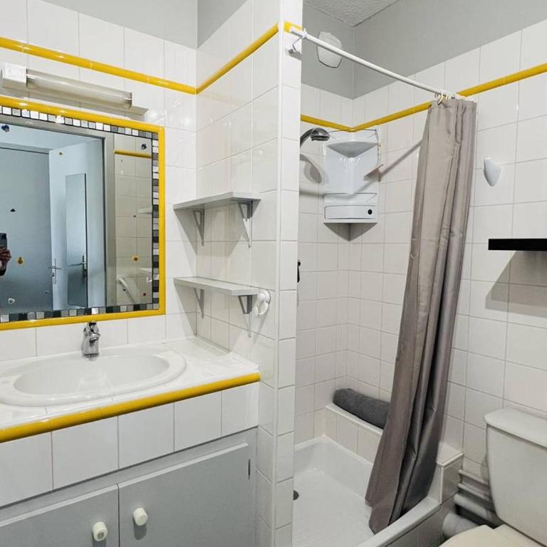 T1 avec balcon à Cambo-les-Bains, parking inclus, 2 couchages - Apartamento de 1 dormitorio - 9