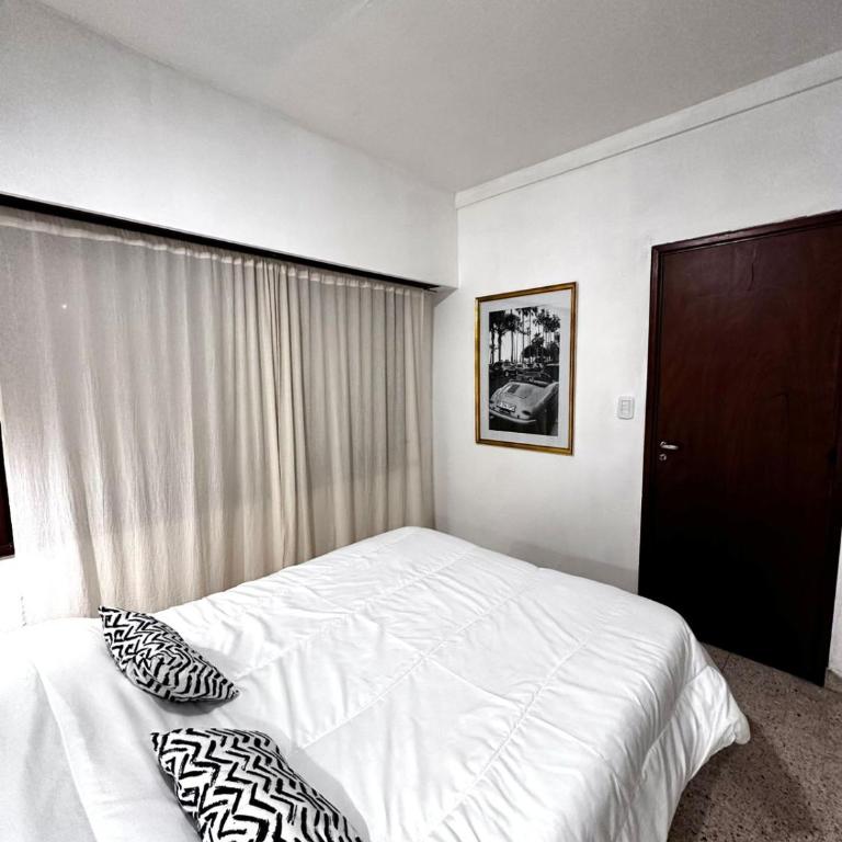 Casa amplia, céntrica y con garage en Junin, BA - Apartamento de 2 dormitorios - 20