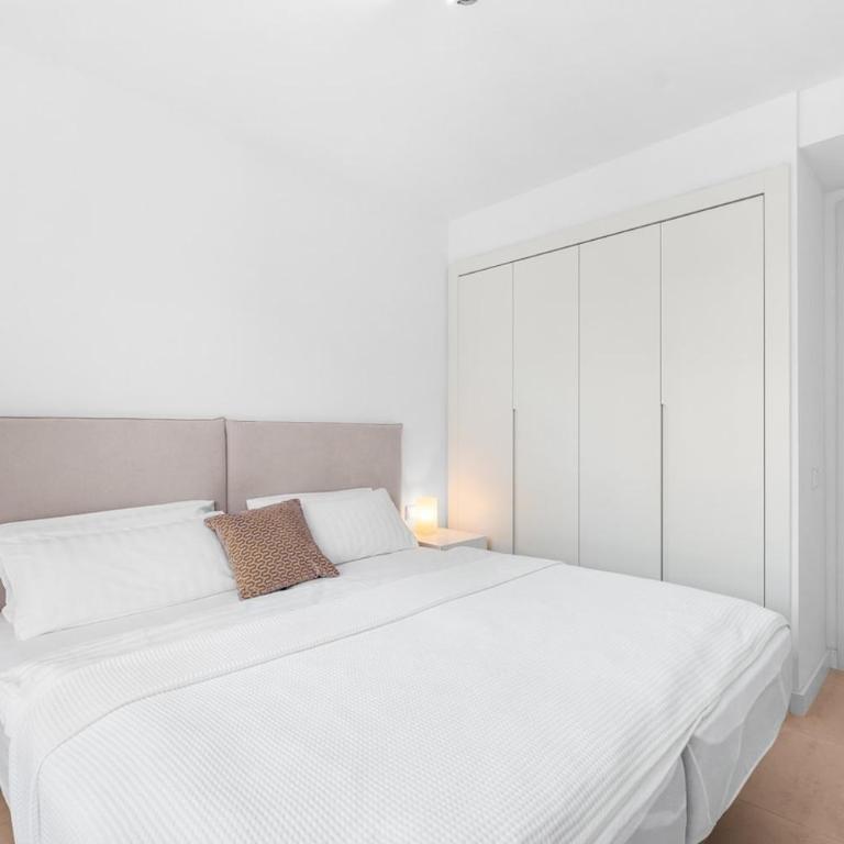 Spacious Garden Apartment With Balcony by Caseo - Apartamento Deluxe de 4 dormitorios - 20