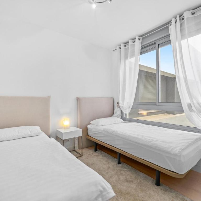 Spacious Garden Apartment With Balcony by Caseo - Apartamento Deluxe de 4 dormitorios - 17