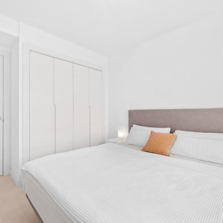 Spacious Garden Apartment With Balcony by Caseo - Apartamento Deluxe de 4 dormitorios - 14