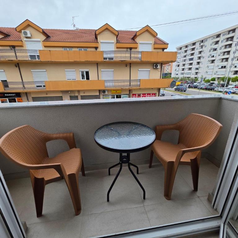 Max Apartments - One-Bedroom Apartment with Balcony - 6