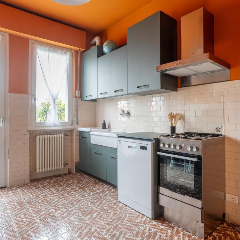 Desenzano Walk to Center and Station - Three-Bedroom Apartment - 5
