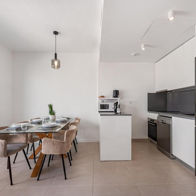 Bright Apartment with Private Terrace by Caseo - Apartamento - 16