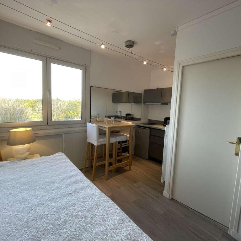 Confort moderne : Beau T2 avec balcon, accès direct plage, WiFi - St Jean de Monts - FR-1-224C-322 - Apartment - 14