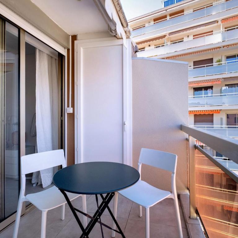 Juan les Pins Centre 2P La Dryade - Superior One-Bedroom Apartment with Balcony - 11