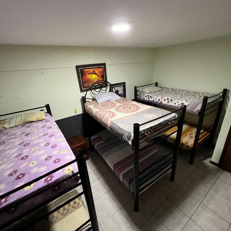 Ibiza Hostel Suites - Habitación Compartida para hombres con 6 camas - 1