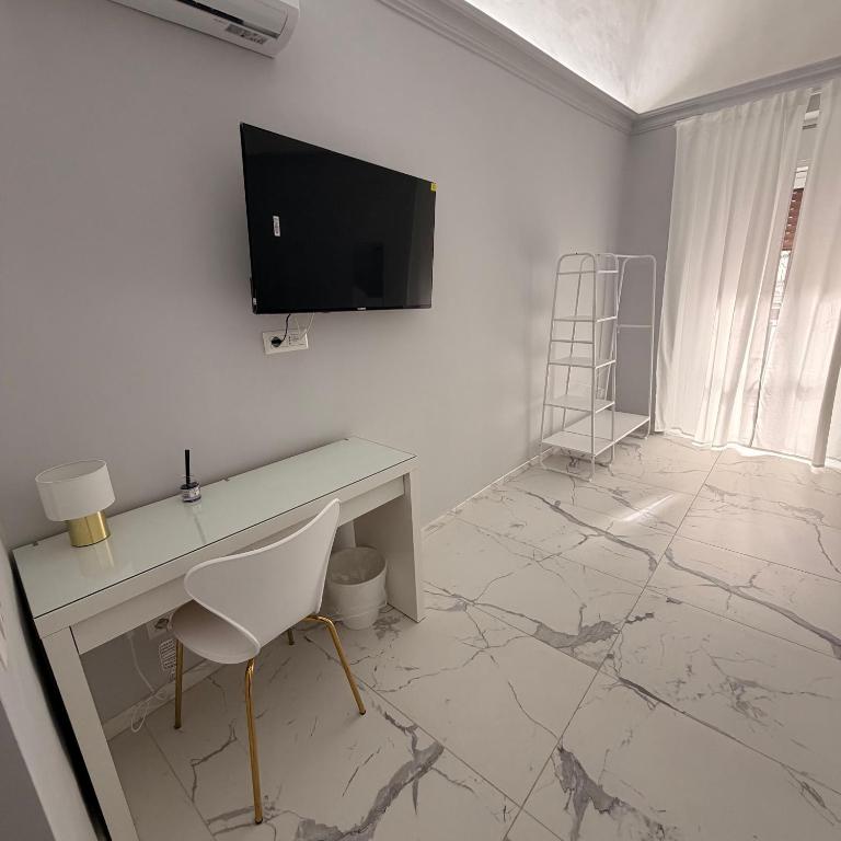 Vulcano Rooms 4 - Large Double Room - 19