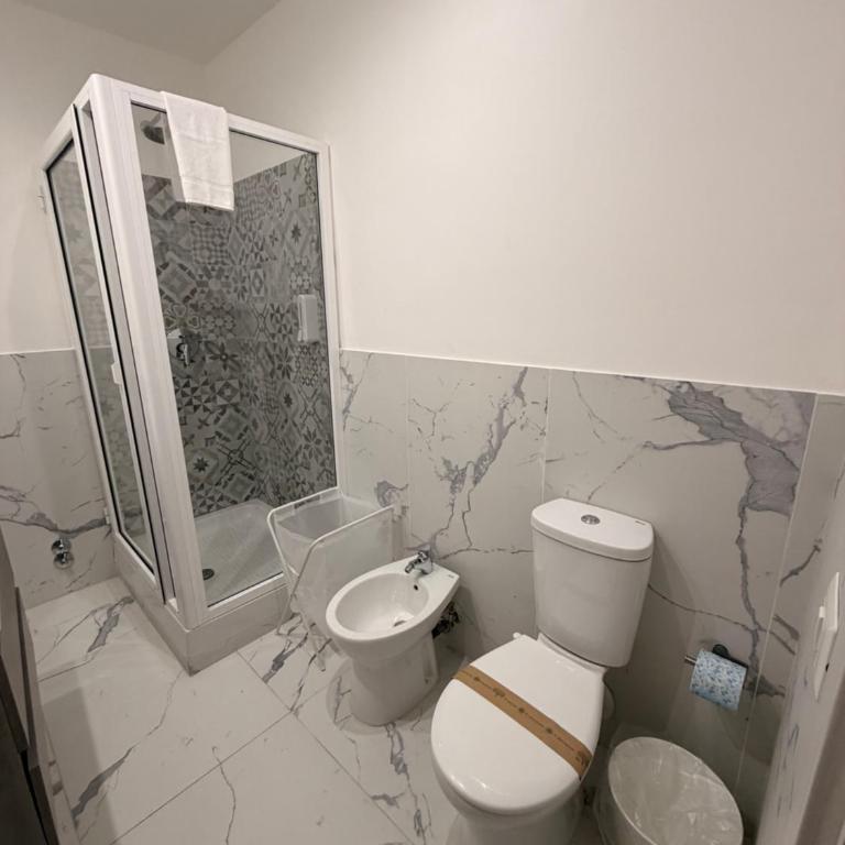 Vulcano Rooms 4 - Large Double Room - 18