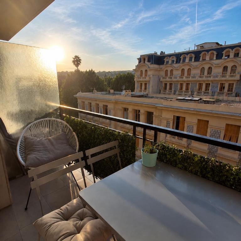 Heart of Nice, Beach 3min, 3 AC Units, Balcony with 4-Seater Dining! - Appartement 2 Pièces - 15