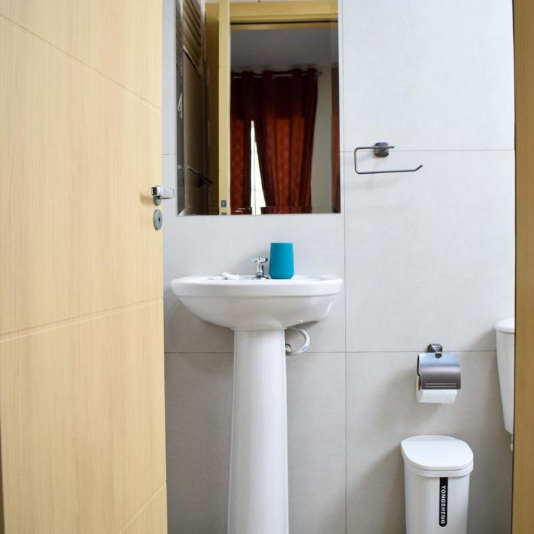 Modern Apartment with Balcony - Shopping in Downtown CDE - Two-Bedroom Apartment - 7