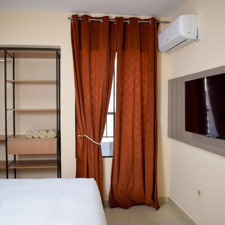 Modern Apartment with Balcony - Shopping in Downtown CDE - Two-Bedroom Apartment - 37