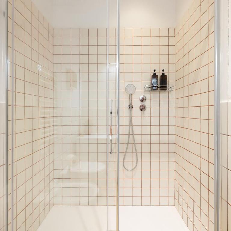 Stylish 2BR 2BA Newly Renovated Apartment-LorenzoILMagnifico - Appartamento con 2 Camere da Letto - 22