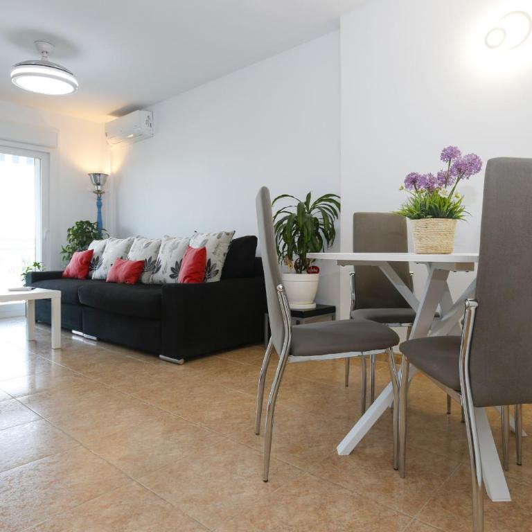 Los Juncos HomeStay by Turismar - Apartment with Balcony - 9