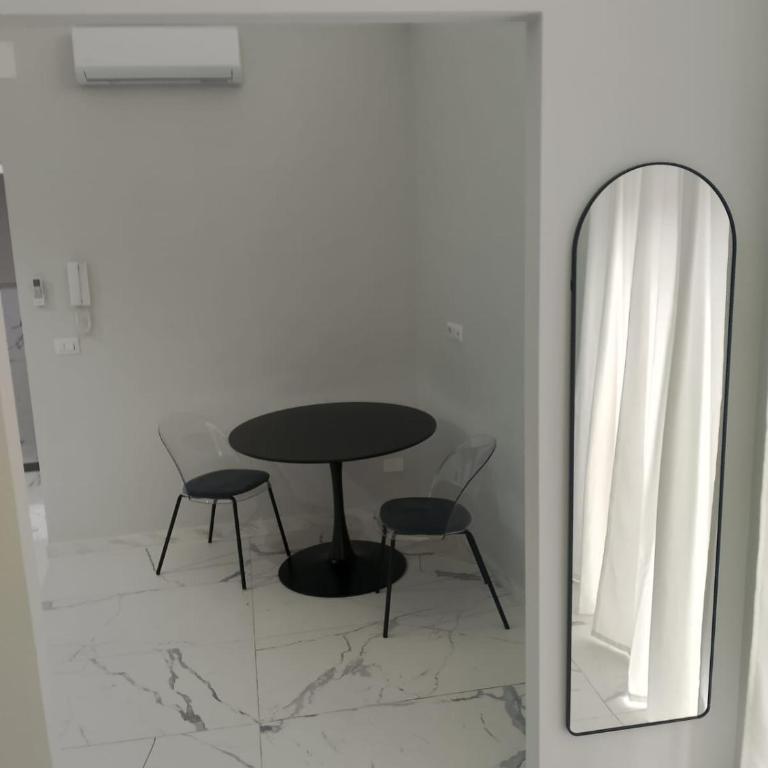 Vulcano Rooms 4 - Large Double Room - 4