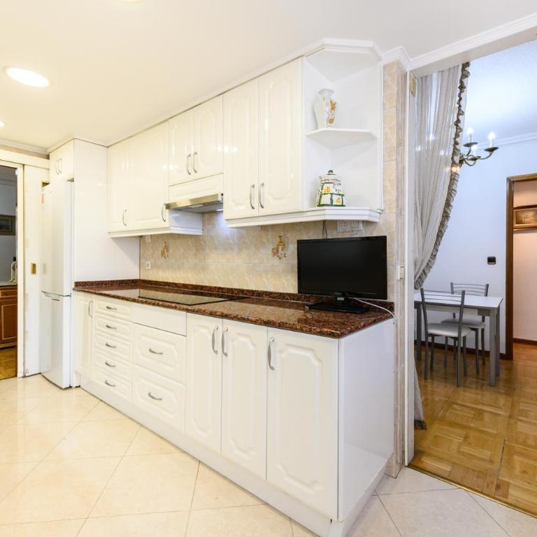SVI166B - Amplio y luminoso piso de 3 dormitorios y 2 baños en Madrid - Alquiler temporal - Three-Bedroom Apartment - 17