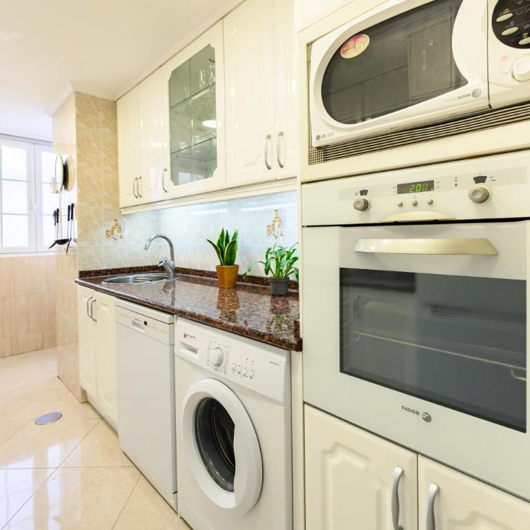 SVI166B - Amplio y luminoso piso de 3 dormitorios y 2 baños en Madrid - Alquiler temporal - Three-Bedroom Apartment - 16