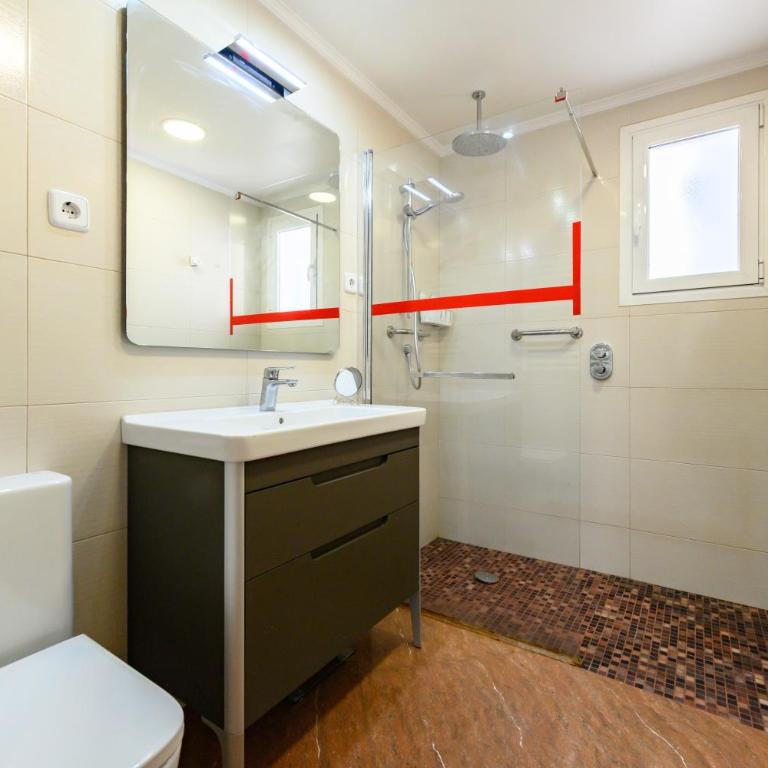 SVI166B - Amplio y luminoso piso de 3 dormitorios y 2 baños en Madrid - Alquiler temporal - Three-Bedroom Apartment - 38