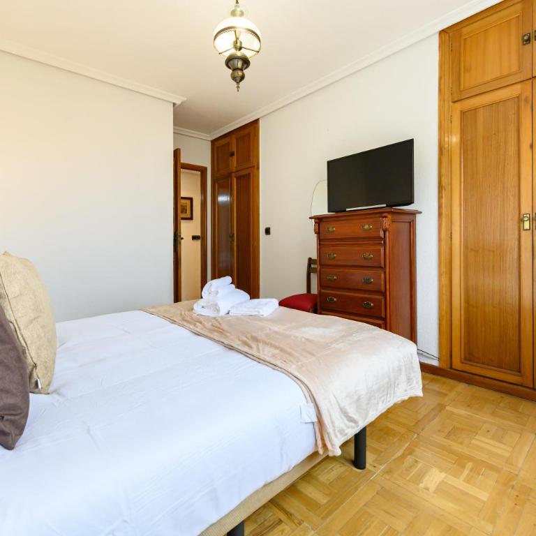 SVI166B - Amplio y luminoso piso de 3 dormitorios y 2 baños en Madrid - Alquiler temporal - Three-Bedroom Apartment - 54