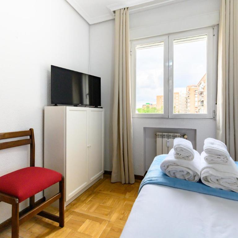 SVI166B - Amplio y luminoso piso de 3 dormitorios y 2 baños en Madrid - Alquiler temporal - Three-Bedroom Apartment - 48