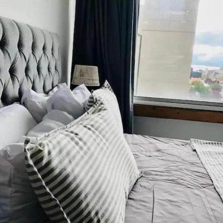 Monoambiente Moderno con Vista al Nahuel Huapi y Ubicación Premium - Apartamento de 1 dormitorio - 1
