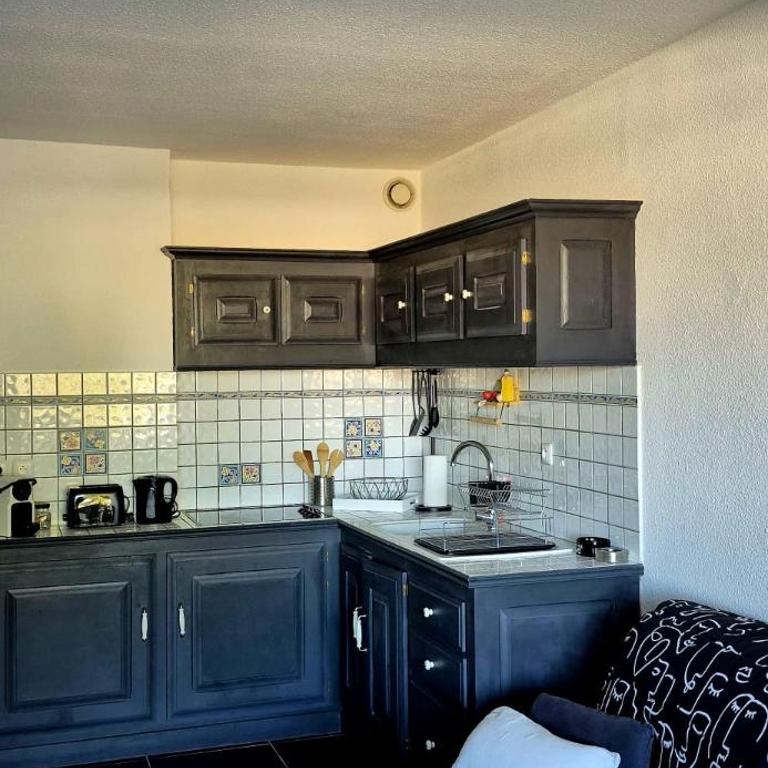 Village naturiste Cap d Agde - Coursives Port Nature 5 - Appartement Entier chambre séparée au calme - One-Bedroom Apartment - 11