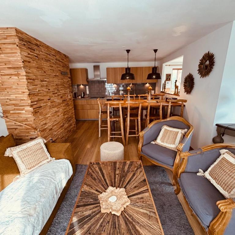 Spacious and stylish flat at the foot of the Mont-Blanc ideal for ski in ski out - Appartement - 4