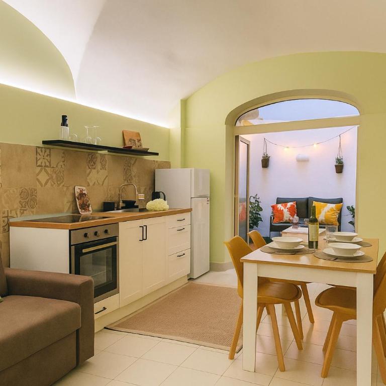 Giatì Studio - Cortile Privato & Metro - One-Bedroom House - 2