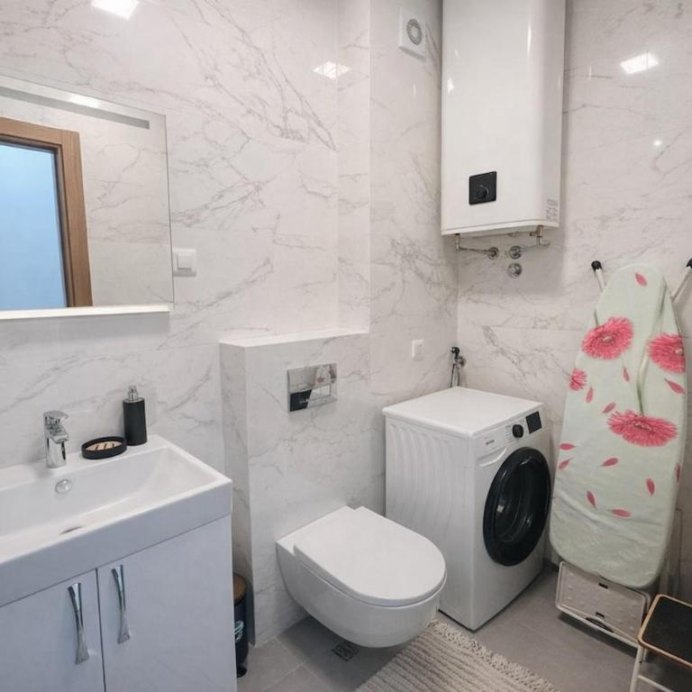 Luxury hilltop apartment with parking & sea view - One-Bedroom Apartment - 2